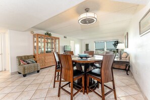 Dining - Saida I 306 - 3 Bedroom Beach Front Vacation Condo (South Padre Island)