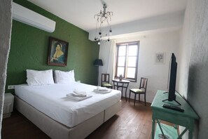 Standard Double or Twin Room | Premium bedding, free minibar items, desk, laptop workspace - Zer Suites Alaçatı (Cesme)