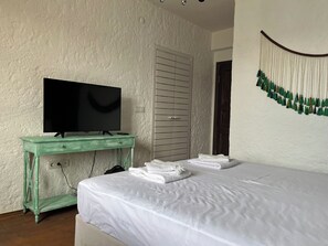 Standard Room | Premium bedding, free minibar items, desk, laptop workspace - Zer Suites Alaçatı (Cesme)