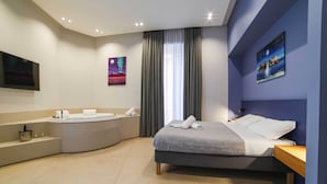 A modern hotel room with a bed, a bathtub, a large window with curtains, and artwork on the walls. - Dimora Angioina  (Naples)