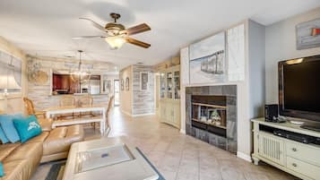 Smart TV, fireplace