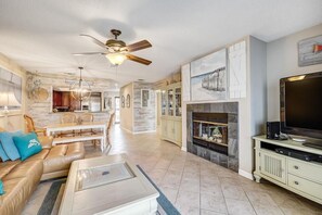 Smart TV, fireplace