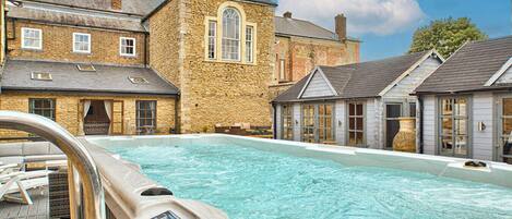 Bain à remous extérieur