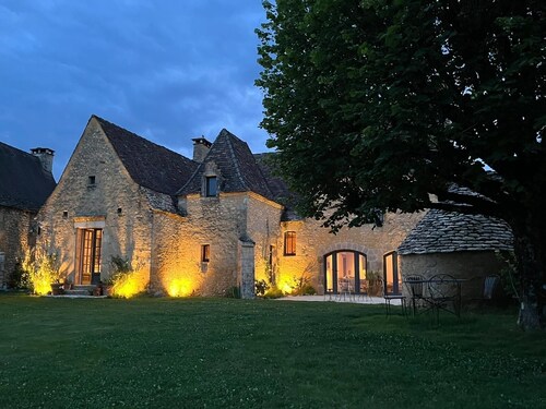 DEMEURE D’EXEPTION  XVIIe e - Vue *****châteaux - Piscine chauffée