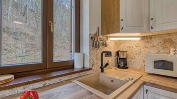 Fridge, microwave, oven, stovetop