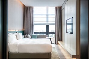 Grande Deluxe Suite | Free minibar items, in-room safe, desk, laptop workspace - Investon Hotel Shenzhen (Shenzhen)