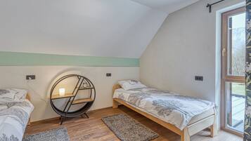 2 bedrooms, laptop workspace, iron/ironing board, free WiFi