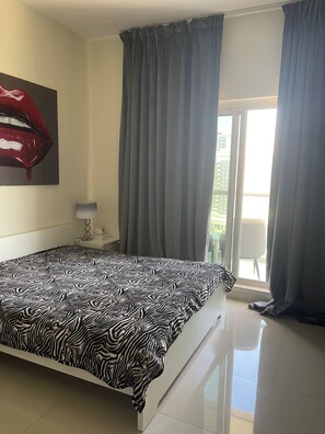 1 bedroom, bed sheets