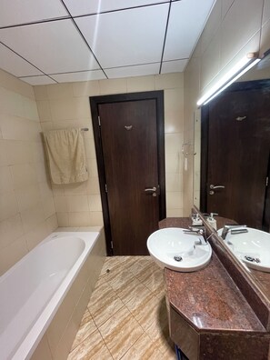 Hair dryer, bidet, towels, soap - Skyline view. Dubai SportCity from 50 USD (Dubai)