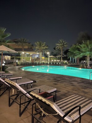 Pool - Skyline view. Dubai SportCity from 50 USD (Dubai)