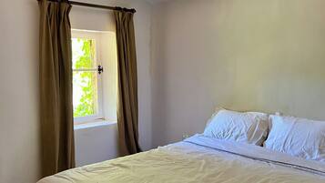 2 bedrooms, bed sheets