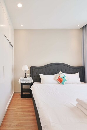 2 bedrooms, iron/ironing board, WiFi, bed sheets - Cloverhome 2brs D4 HCM River view fully furnished (Thành phố Hồ Chí Minh)