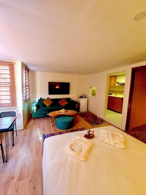 Family Suite, 1 Queen Bed with Sofa bed, Non Smoking, Kitchen | Egyptian cotton sheets, premium bedding, Select Comfort beds, minibar - Mates Historical Suites (Istanbul)