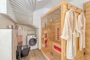 Family Chalet, Multiple Bedrooms (Stari Malni 1) | Sauna - Riverside Resort Stari Malni Kolpa (Osilnica)