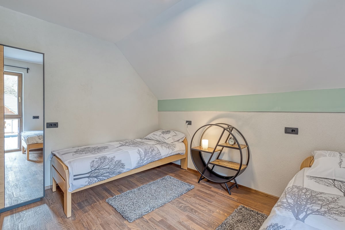 Family Chalet, Multiple Bedrooms (Stari Malni 1)