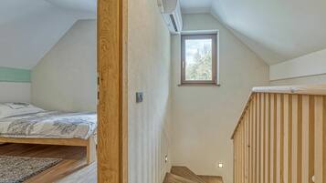 2 bedrooms, in-room safe, laptop workspace, iron/ironing board