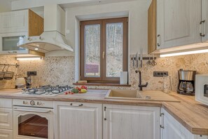 Fridge, microwave, oven, stovetop