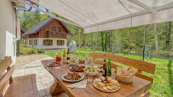 Family Chalet, Multiple Bedrooms (Stari Malni 1) | Outdoor dining