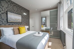 3 bedrooms, iron/ironing board, WiFi, bed sheets - Madika Homes - Mill Hill Luxe Apartment  (London)