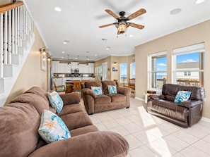 Smart TV, books - Steps to Beach | 4BR | Deck + Ocean Views (Crystal Beach)