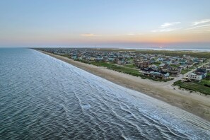 Beach nearby - 4 bdrm | Steps to Beach | Large Deck (Crystal Beach)