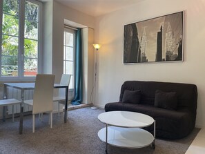 TV - Charmant appartement avec terrasse (LA ROCHELLE)