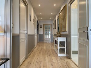 Interior - 4 étoiles - vue imprenable sur le Vieux-Port (LA ROCHELLE)