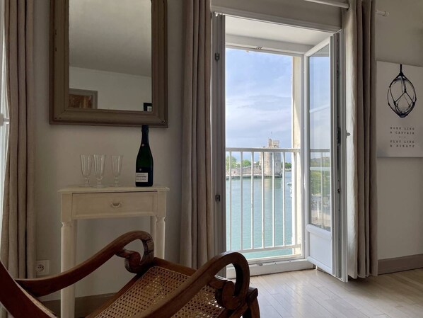 Interior - 4 étoiles - vue imprenable sur le Vieux-Port (LA ROCHELLE)
