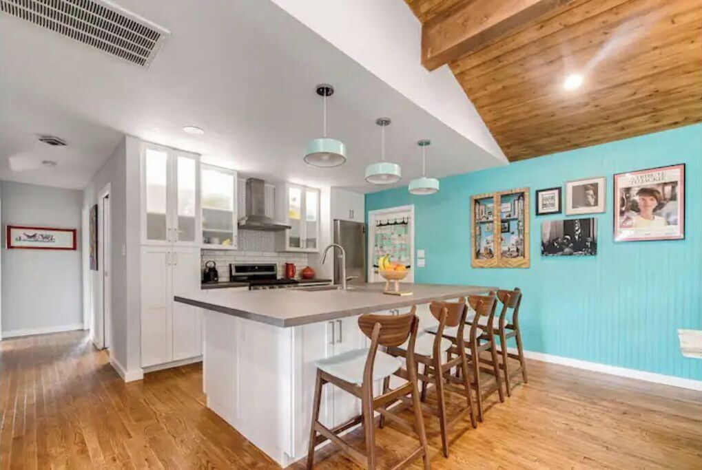 Kylskåp, mikrovågsugn, ugn och spishäll