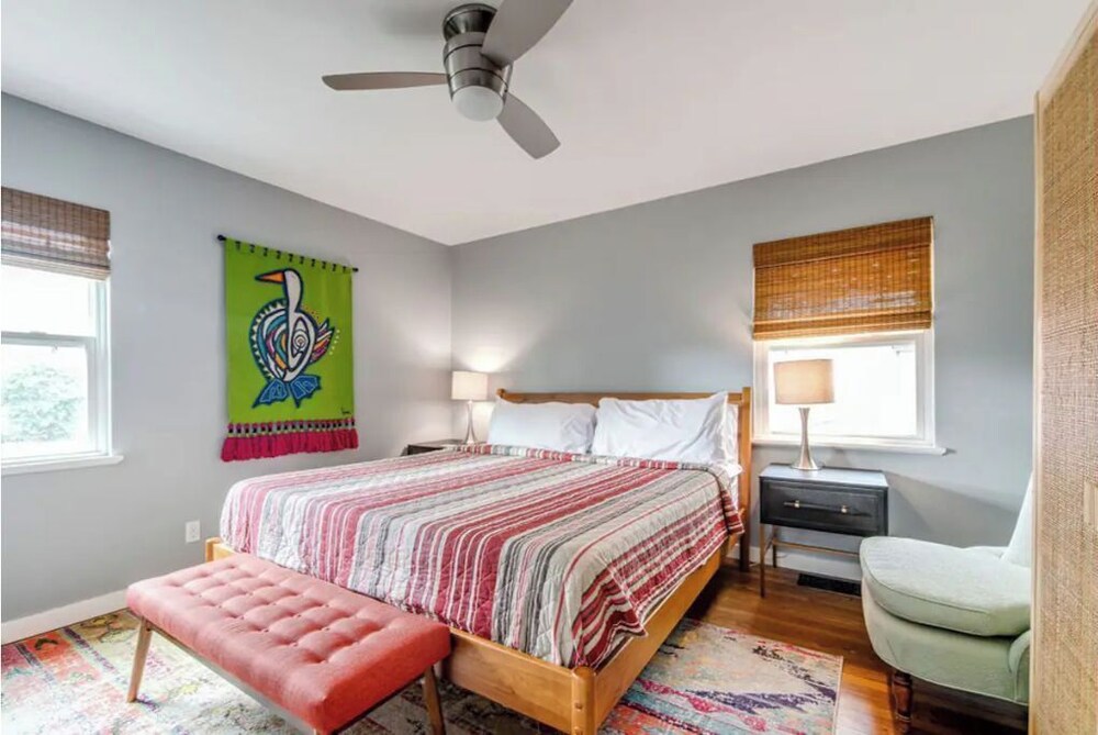 Mid Century Charmer with large yard, fire pit, hot tub and pet friendly Fredericksburg Vrbo