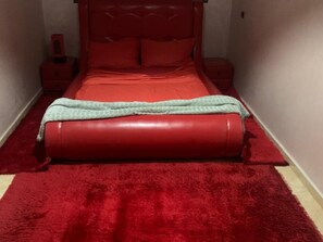 1 bedroom, bed sheets