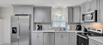 Stylishly Remodeled 2-Bedroom home in Orangefield