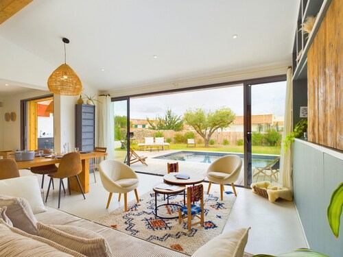 Villa d'architecte avec Piscine chauffée et jardin