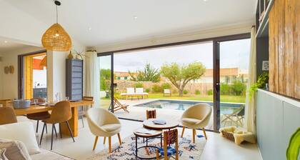 Villa d'architecte avec Piscine chauffée et jardin