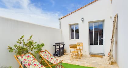 Villa d'architecte avec Piscine chauffée et jardin