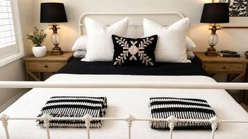 Iron/ironing board, WiFi, bed sheets