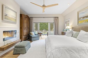 5 bedrooms, desk, iron/ironing board, free WiFi - East Hampton Designer Home close to village with heated pool. (East Hampton)