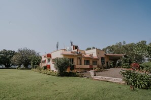 Exterior - TGI Jahaj Mahal Resort  (Dhar)
