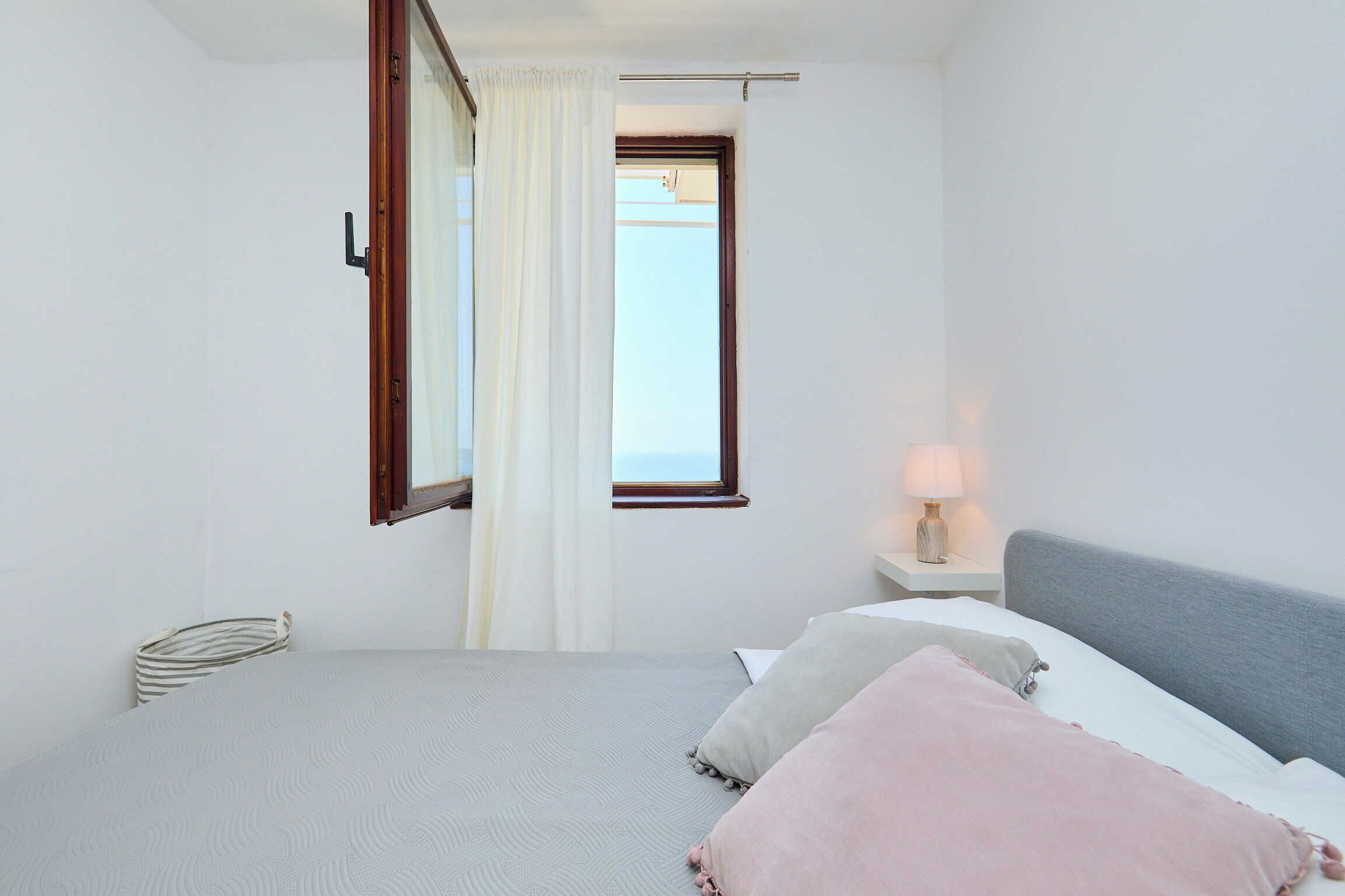 Appartement (1 Bedroom) | 1 slaapkamer, een kluis op de kamer, een strijkplank/strijkijzer