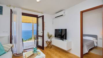 Apartment (1 Bedroom) | Living room | Flat-screen TV