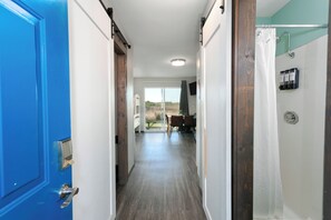 Family Suite, 1 Bedroom | Desk, laptop workspace, blackout drapes, bed sheets - Breakwater Resort (Grayland)