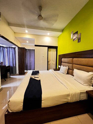 Hotel Queen Residency