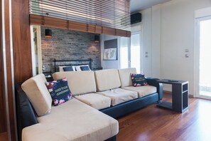 Deluxe Apartment | Living area