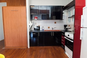Appartement Deluxe | Cuisine privée | Grand réfrigérateur, micro-ondes, four, grille-pain