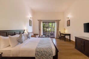 Garden View Suite Room | Minibar, individuelt design, individuel indretning, skrivebord