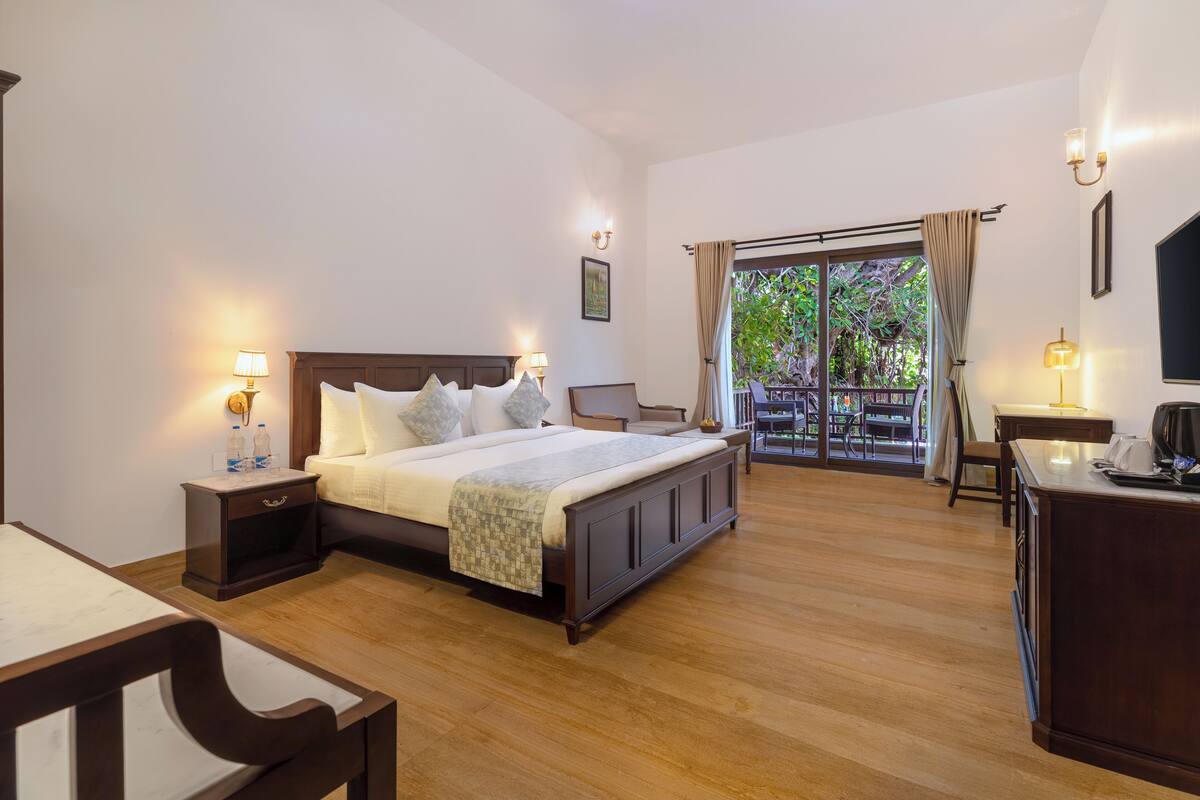Garden View Suite Room | 迷你吧、書桌、遮光布/窗簾、熨斗/熨衣板
