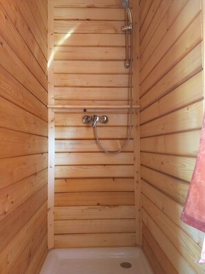 Sèche-cheveux, serviettes fournies