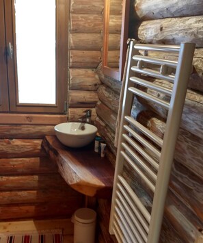 Hair dryer, towels - The lumberjack log cabin (CHARMES)
