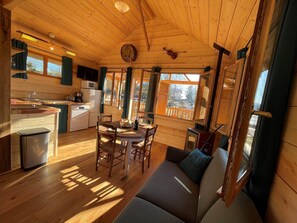 TV - The lumberjack log cabin (CHARMES)