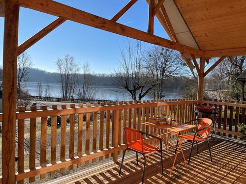 The lumberjack log cabin